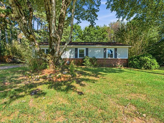 2nd image of 300 Maplewood Dr