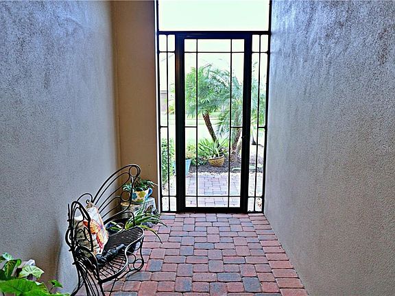 5th image of 10318 Eastwood Dr