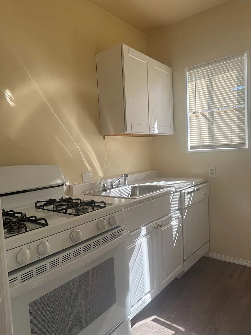 1827 Euclid Street — Photo 3
