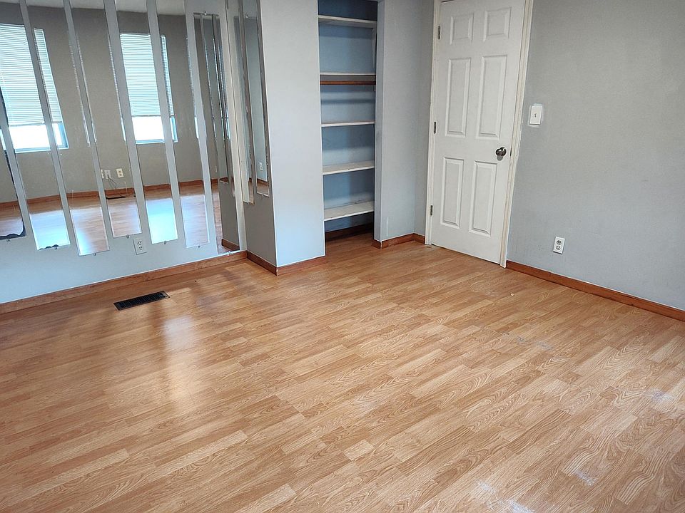 1st image of 1622 Fremont Ave N #1