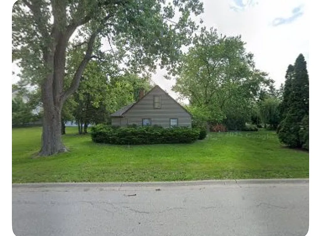 898 W Palatine Rd photo 1