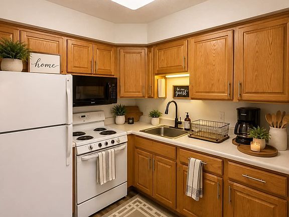 5th image of 555 Highland Dr #208