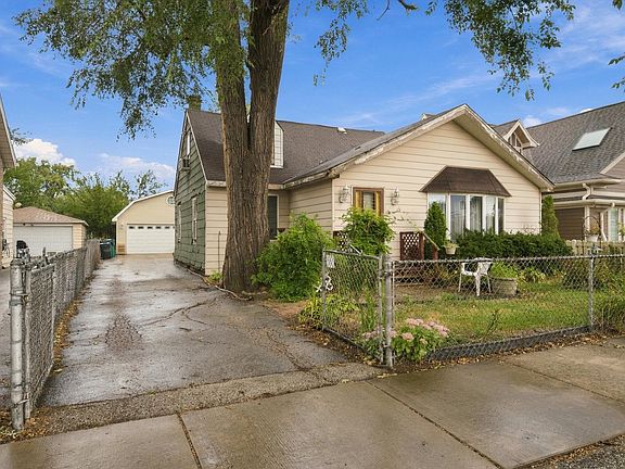 3rd image of 7042 W 74th St