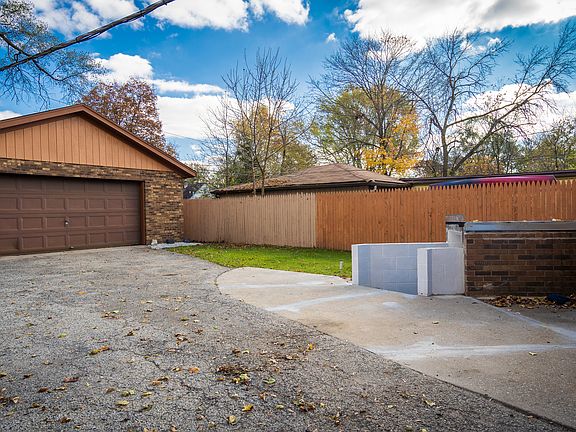 2nd image of 217 Bellevue Dr