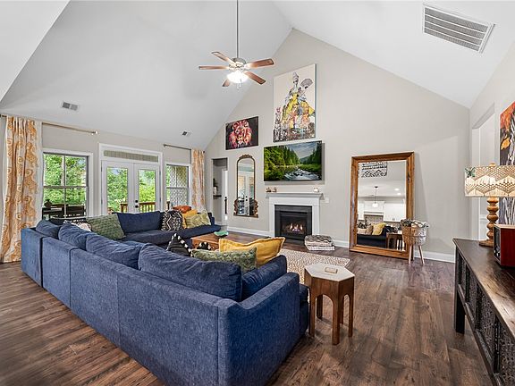 4th image of 136 Siena Dr