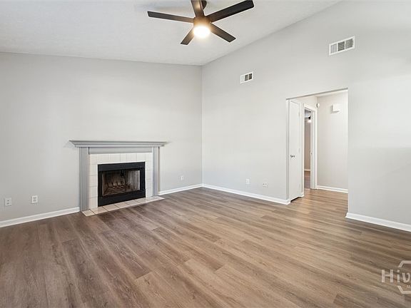 4th image of 129 Ropemaker Lane