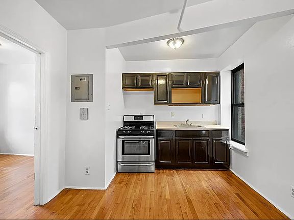 3rd image of 375 Pleasant Ave APT 3A
