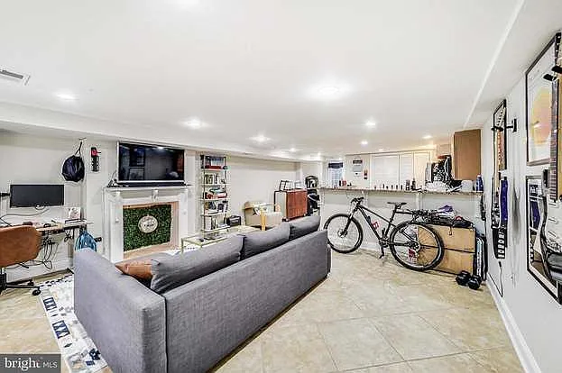 38 Q St NE #B — Photo 9