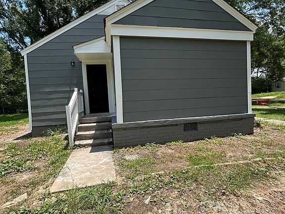2nd image of 522 Woodbury Rd