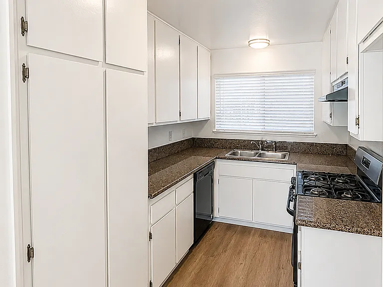 13514 1/4 Village Dr — Photo 6