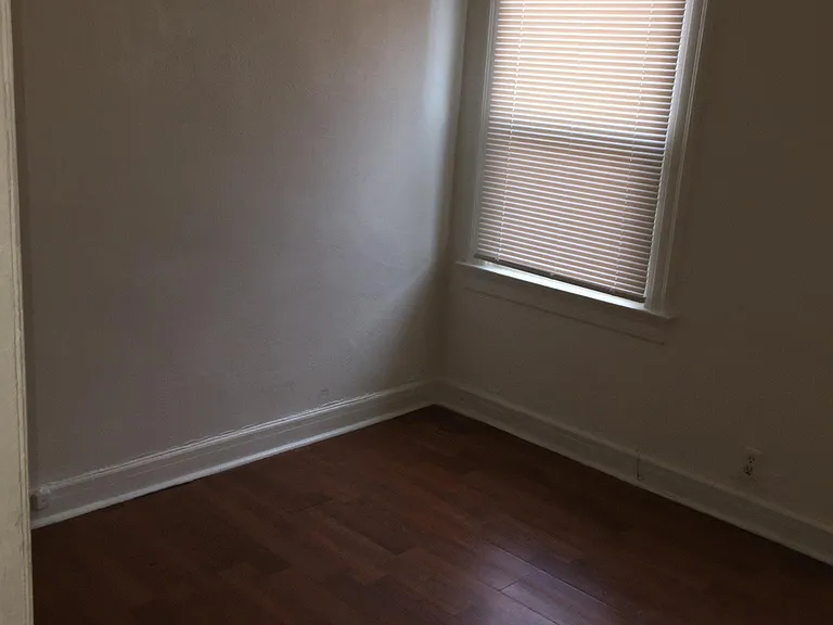 2928 Kenwood Ave — Photo 6