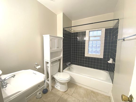5th image of 2563 N Bartlett Ave #C