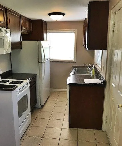 2537 Ritchie St — Photo 4