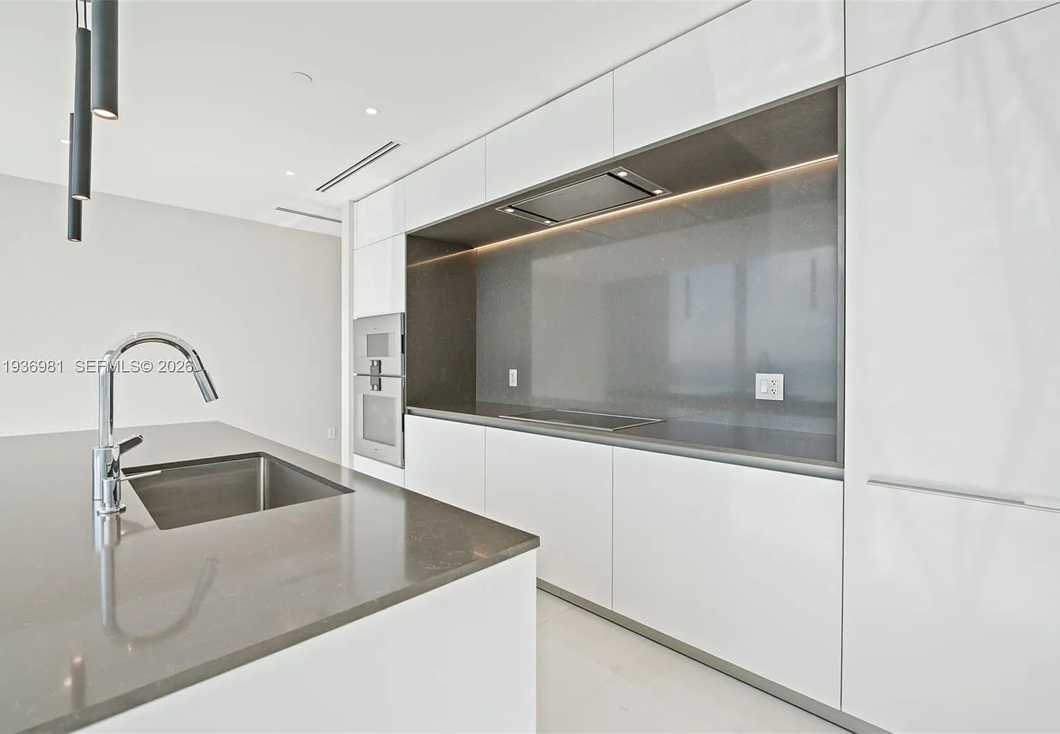 5 bed, 5.5 bath, $38,000 — Photo 1
