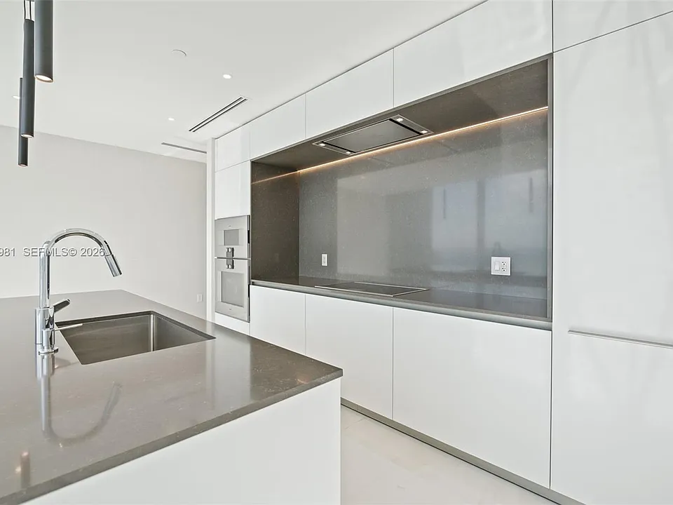 300 Biscayne Boulevard Way #3201