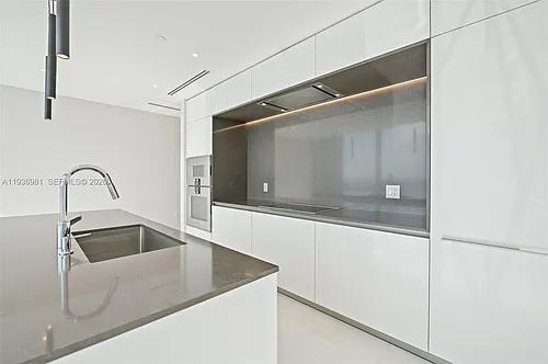 300 Biscayne Boulevard Way #3201 Photo 1