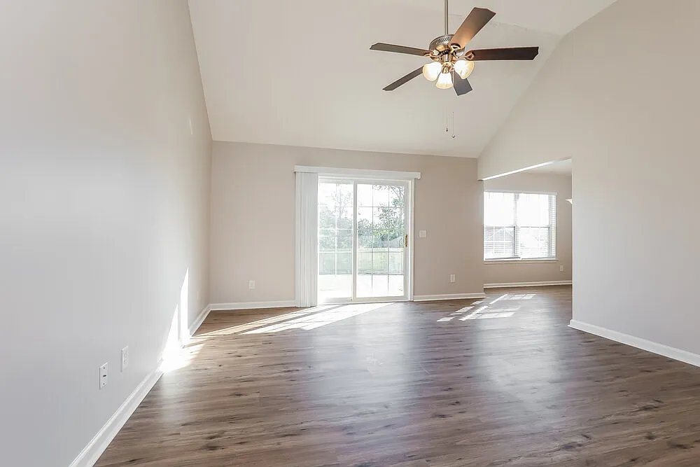 3 bed, 2.0 bath, 1108 sqft, $2,920 — Photo 3