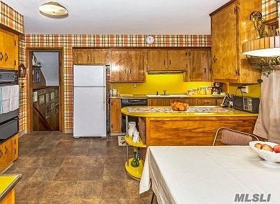 4th image of 77 Woolsey Ave