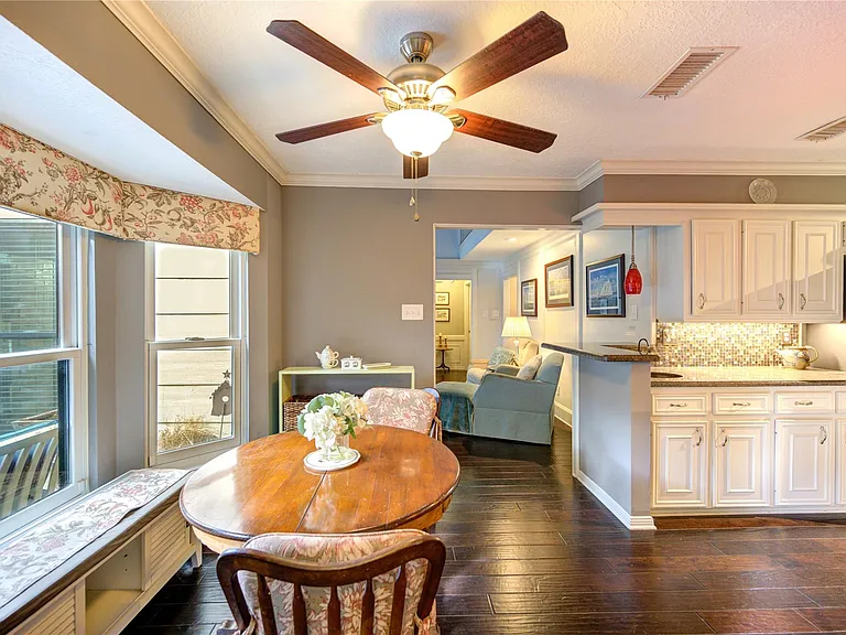 22526 Cove Hollow Dr — Photo 11