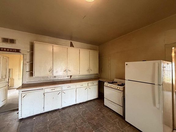 2nd image of 906 N 1ST AVENUE