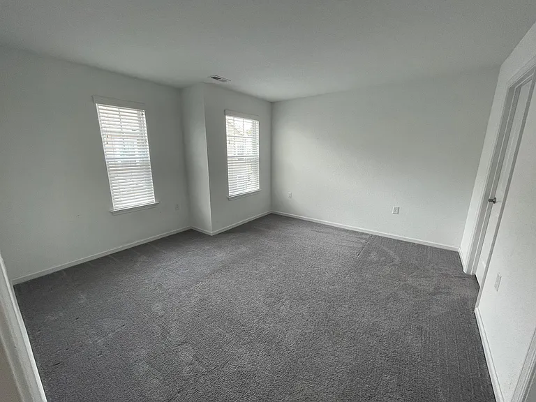 3849 Clarendon Way — Photo 6