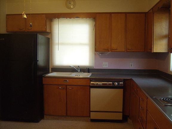 4th image of 212 13th St W