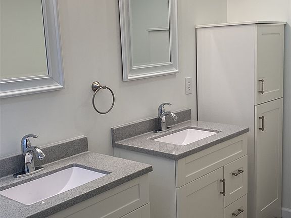 5th image of 5086 N Lakeview Dr