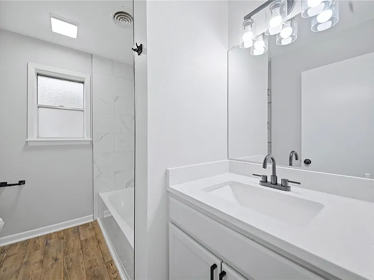2304 Devonshire St — Photo 26