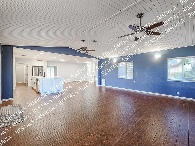 1360 W Esplanade St — Photo 9
