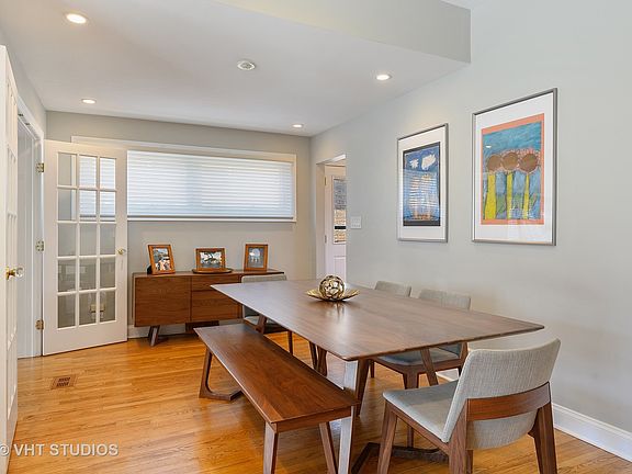 5th image of 2511 Wilmette Ave