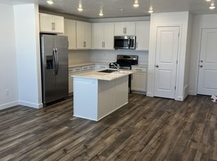 1805 E Rainbow Bridge Dr, Eagle Mountain, UT 84005