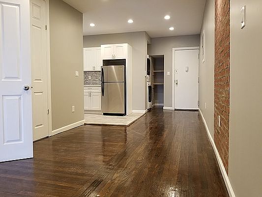 3rd image of 2588 Creston Ave APT 45