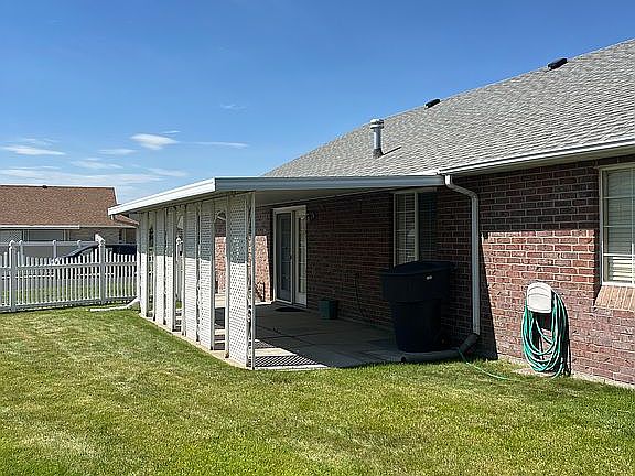 3rd image of 4010 Meadow Wood Dr