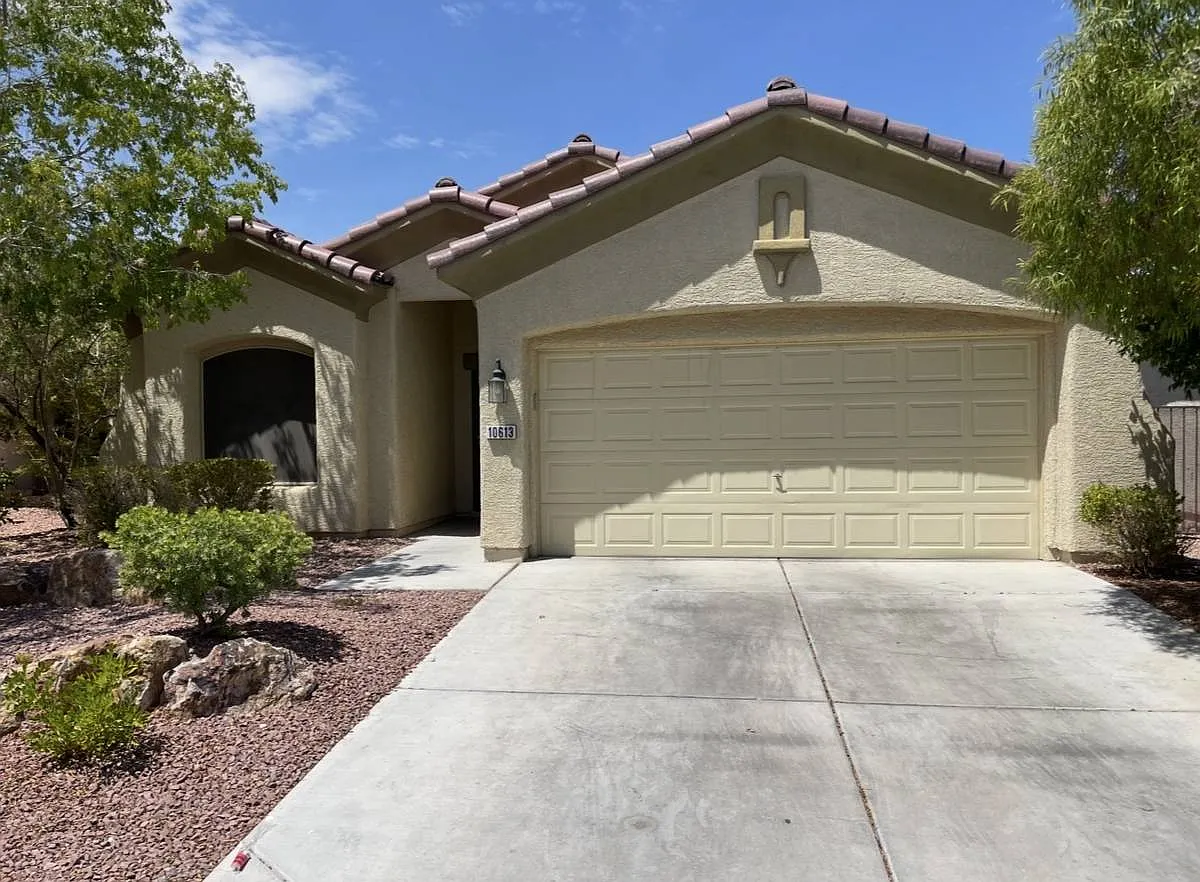 3 bed, 1800 sqft, $1,975 — Photo 1