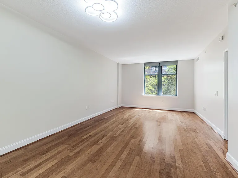 1021 N Garfield St — Photo 15