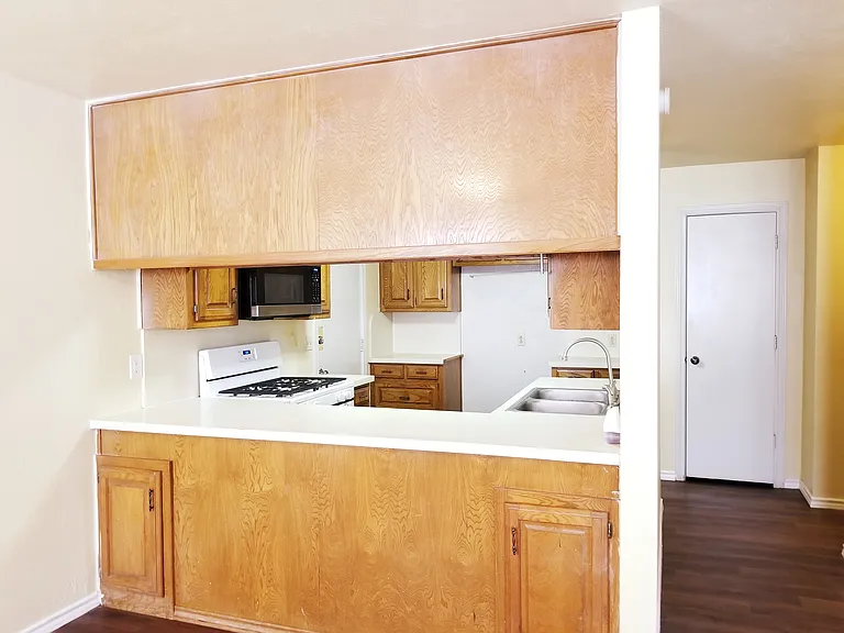 2426 Lakeview Cir — Photo 6