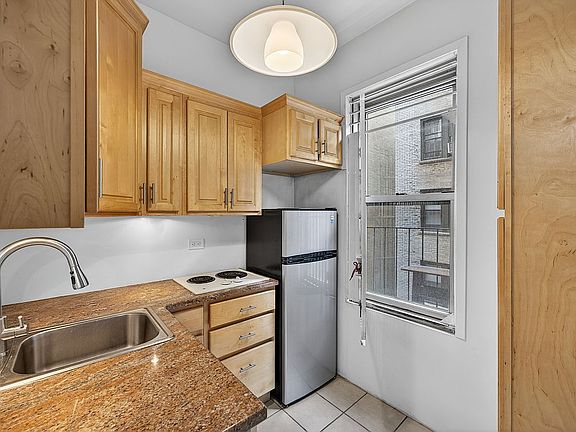 4th image of 25 W 64th St APT 4D
