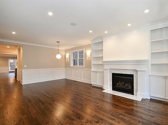 3rd image of 3729 N Wilton Ave APT 1N