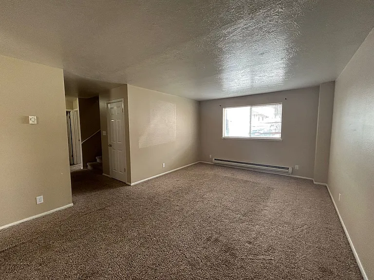 Main 819 S — Photo 8