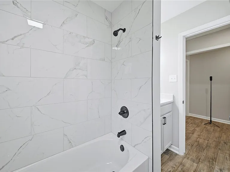 2304 Devonshire St — Photo 27