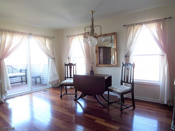 4th image of 129 Bourne Cir #907