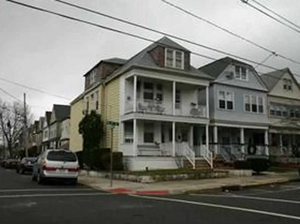 94 W 4th St, Bayonne, NJ 07002