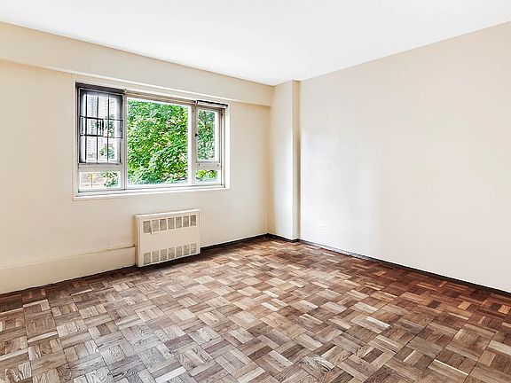 3rd image of 130 Saint Edwards St APT 5A