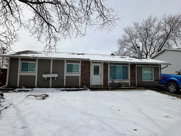 135 Springleaf Dr, Bolingbrook, IL 60440