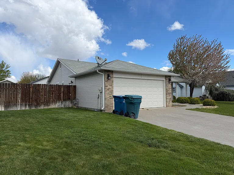 270 E 15 N — Photo 30
