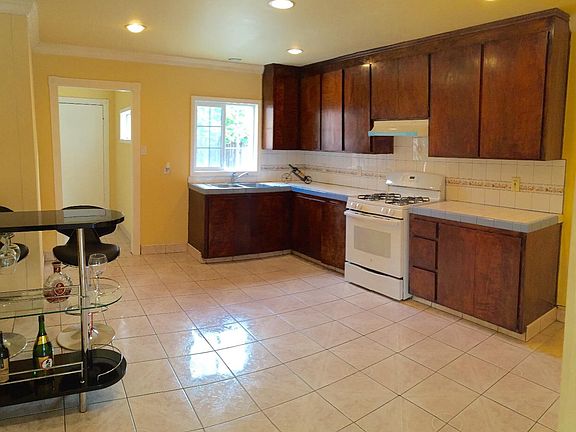 3rd image of 2203 Lausett Ave