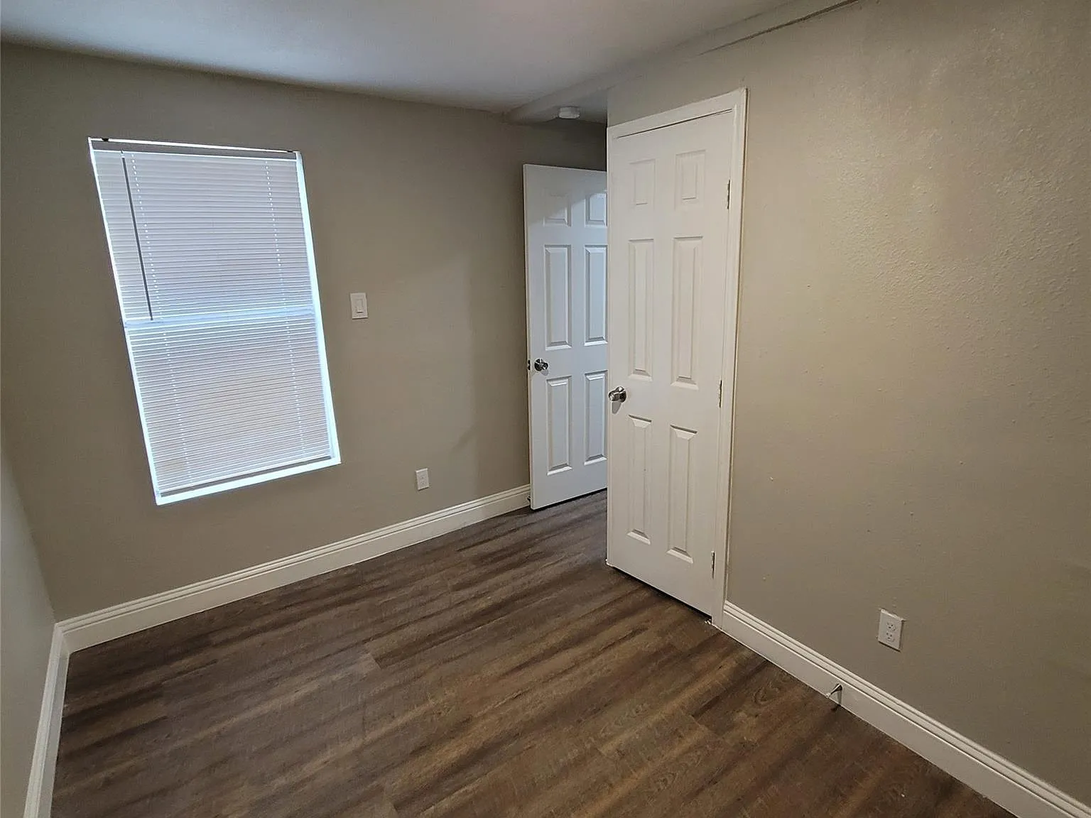 3 bed, 2.0 bath, 1400 sqft, $1,700 — Photo 4