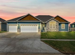 3322 SW 44th St, Topeka, KS 66610