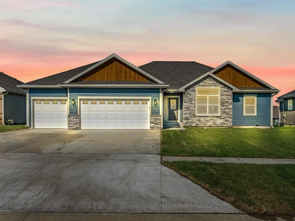3322 SW 44th St, Topeka, KS 66610