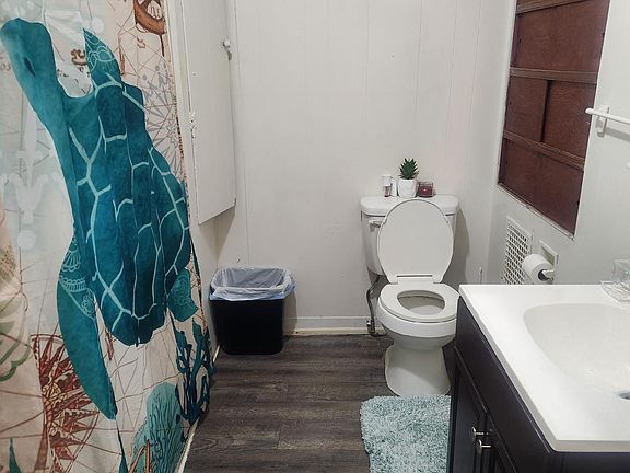 3rd image of 617 W Jackson St APT 1